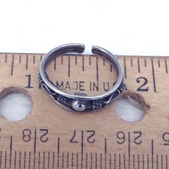Vintage Sterling Silver Adjustable Toe Ring, Size 3, Jewelry for Feet - Picture 4 of 6